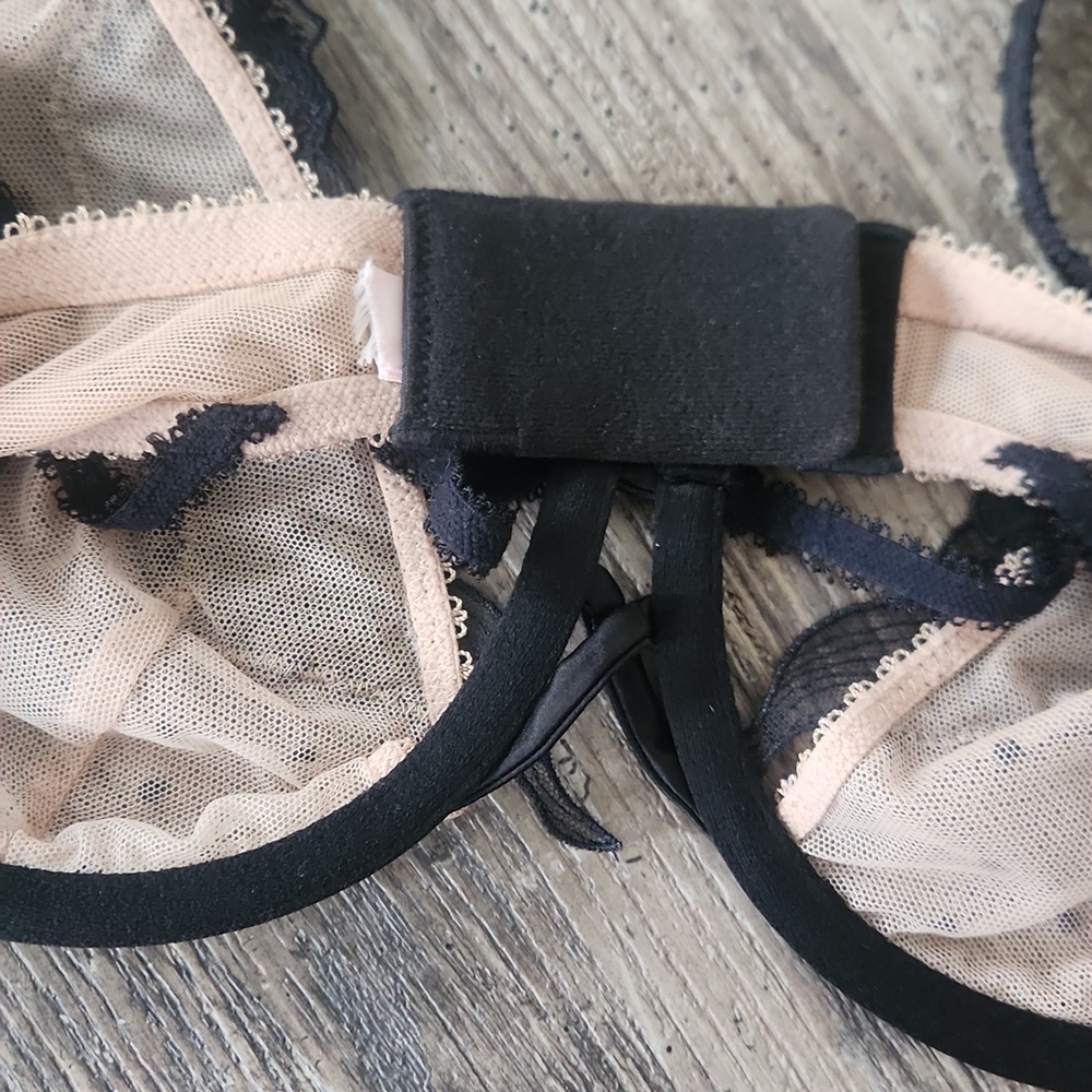 Victoria's Secret Sheer Nude and Black Lace Underwire Unlined Bra - 34D - Picture 3 of 3